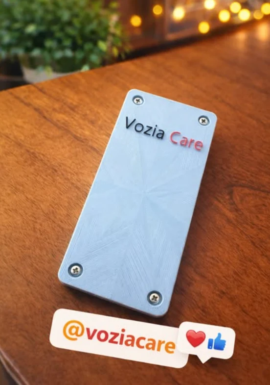 Dispositivo Vozia Care padrão sobre uma mesa